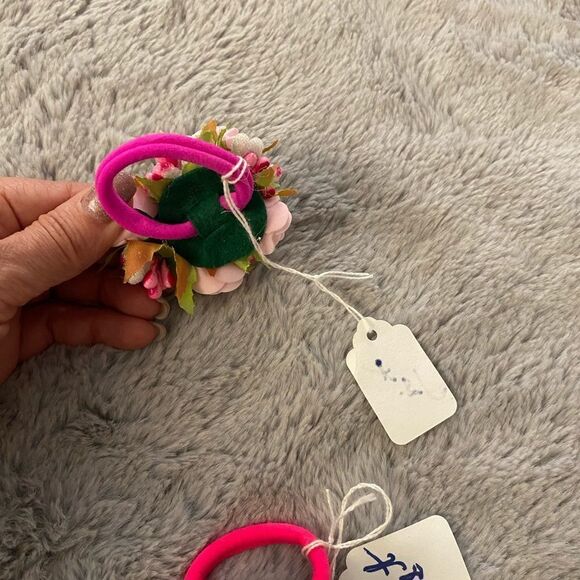 Hair accessories ( set of 2) - Picture 2 of 4